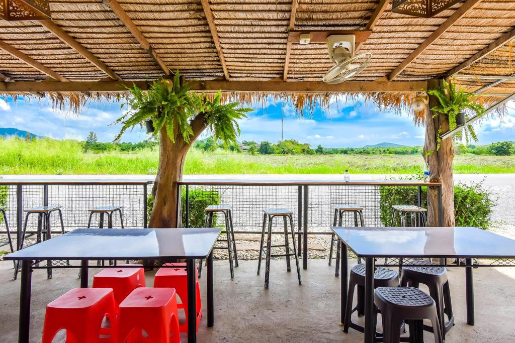 Restaurace v ubytování Billabong Resort Cha Am