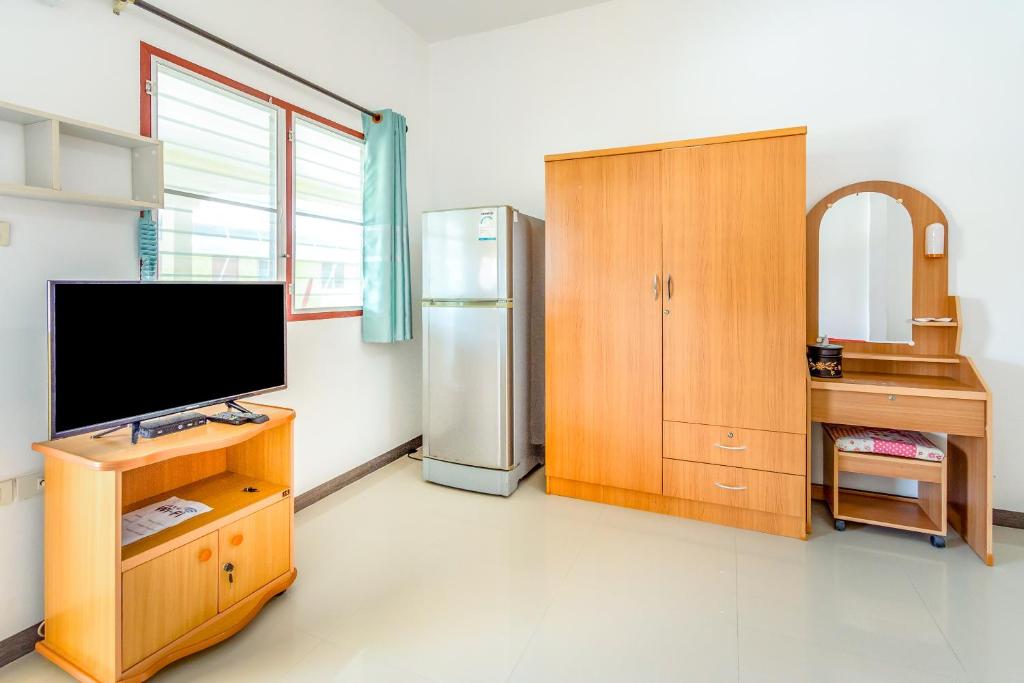 TV a/nebo společenská místnost v ubytování Billabong Resort Cha Am