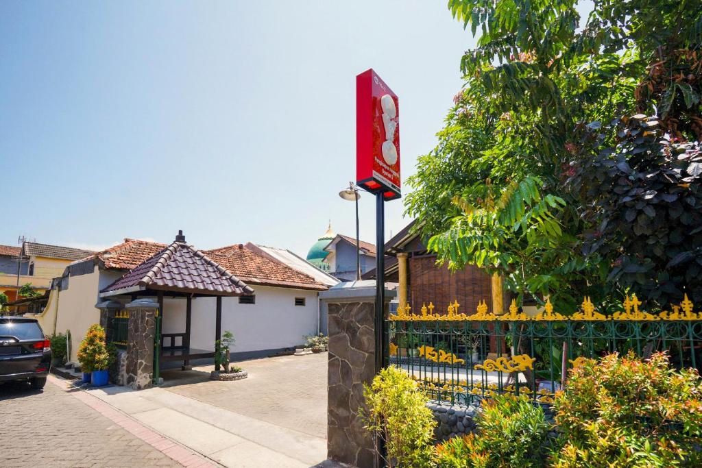 Ảnh trong thư viện ảnh của OYO 1642 Penginapan Anggrek Syariah 2 ở Probolinggo