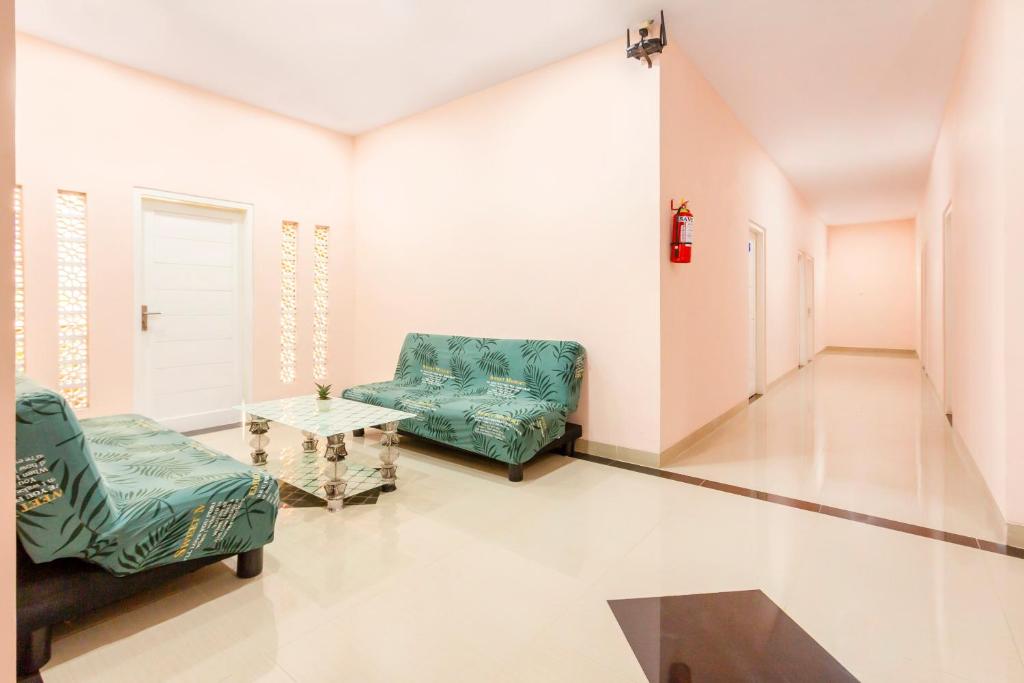 SUPER OYO 2008 Sellinas Family Residence Syariah
