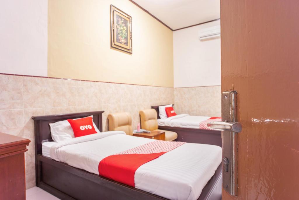 Postel nebo postele na pokoji v ubytování OYO 2180 Vina Vira Hotel