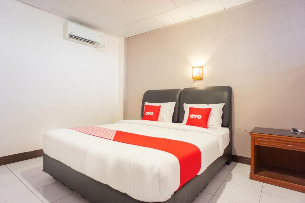 Postel nebo postele na pokoji v ubytování OYO 2180 Vina Vira Hotel