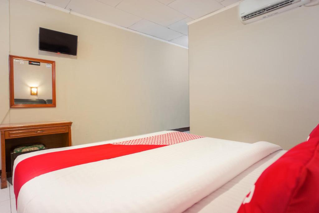 Postel nebo postele na pokoji v ubytování OYO 2180 Vina Vira Hotel