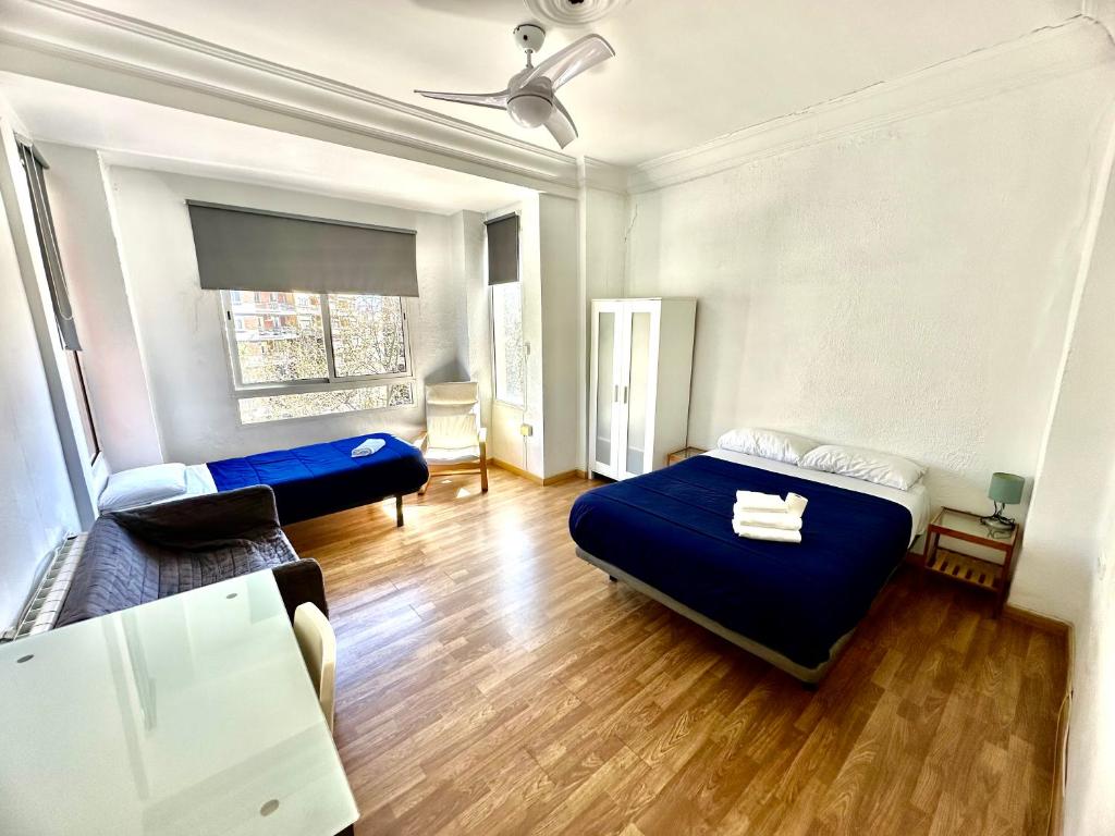 Ένα ή περισσότερα κρεβάτια σε δωμάτιο στο Rooms Valencia Center