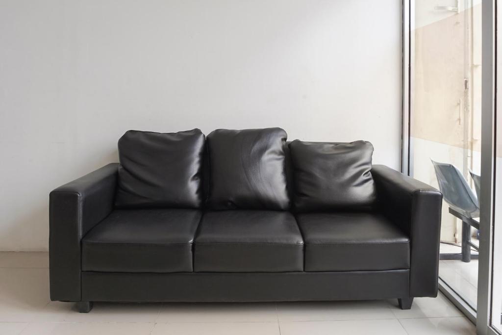Posezení v ubytování Super OYO 2183 Cibeureum Residence