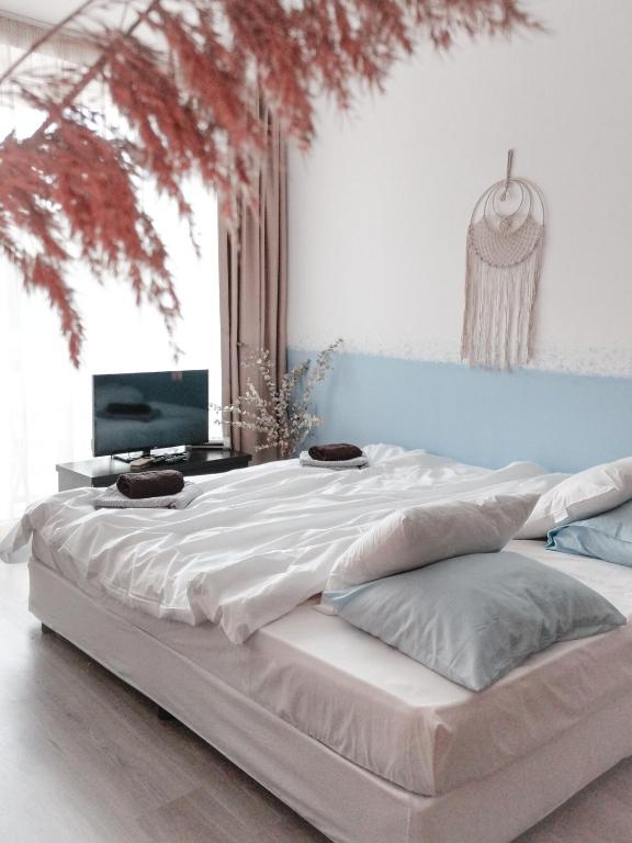 Boho Studio 4 pools 10min to the beach