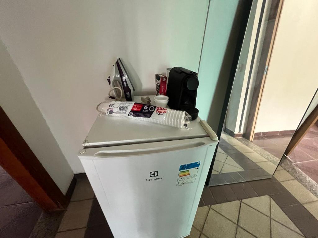 Kuchyň nebo kuchyňský kout v ubytování Quartos Quintal Bueno! Com ar, tv e internet no melhor bairro de Goiânia! Perto do Goiânia Shopping, Parque Areião Hospital Premium Mater Dei OVG Vaca Brava Marista Campo do Goiás!
