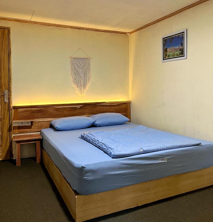 Postel nebo postele na pokoji v ubytování Kurni's Cabin