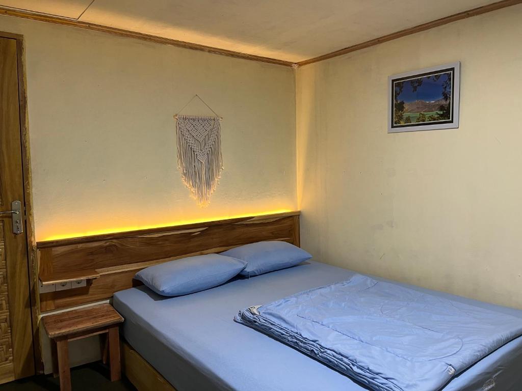 Postel nebo postele na pokoji v ubytování Kurni's Cabin