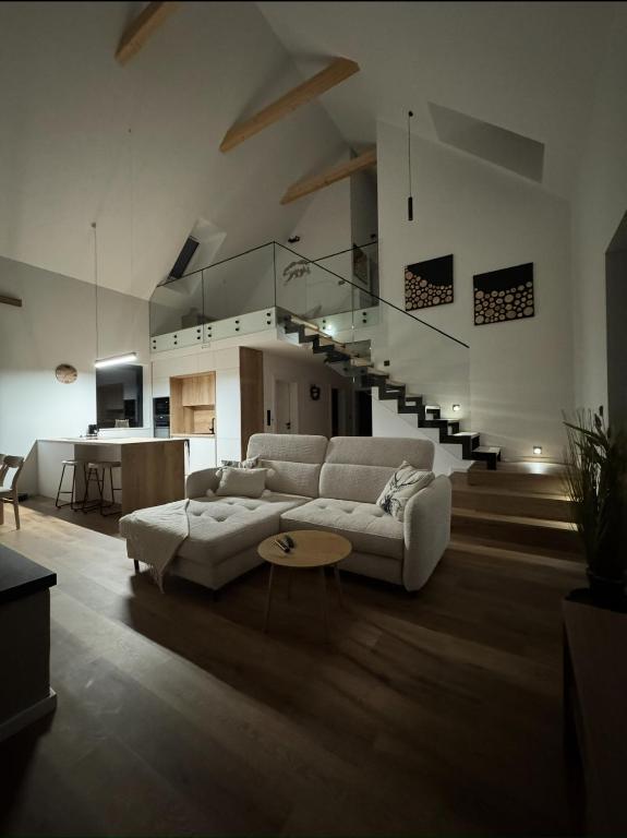 TV a/nebo společenská místnost v ubytování Chalet Aria