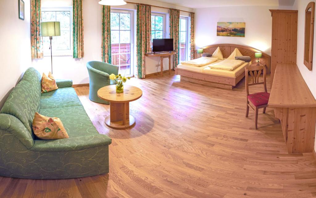 Postel nebo postele na pokoji v ubytování Aparthotel Alpenpark