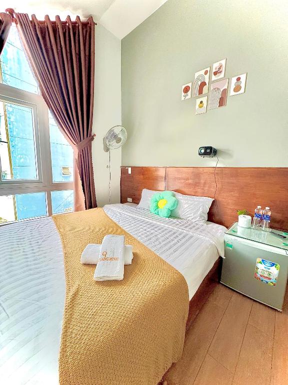 Giường trong phòng chung tại Quang Minh Dalat Hotel