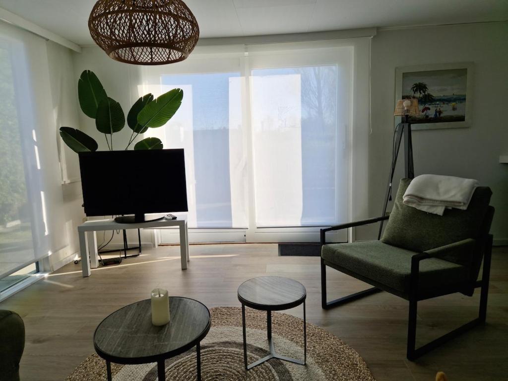 TV a/nebo společenská místnost v ubytování Chalet T18
