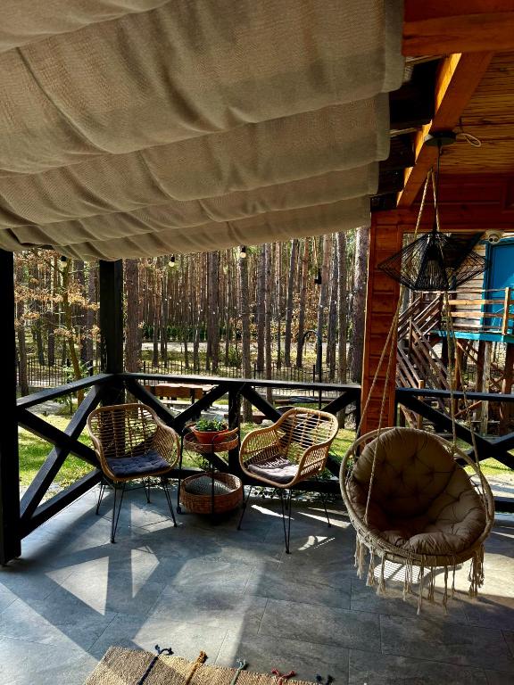Balkon lub taras w obiekcie Domek w lesie nad zalewem