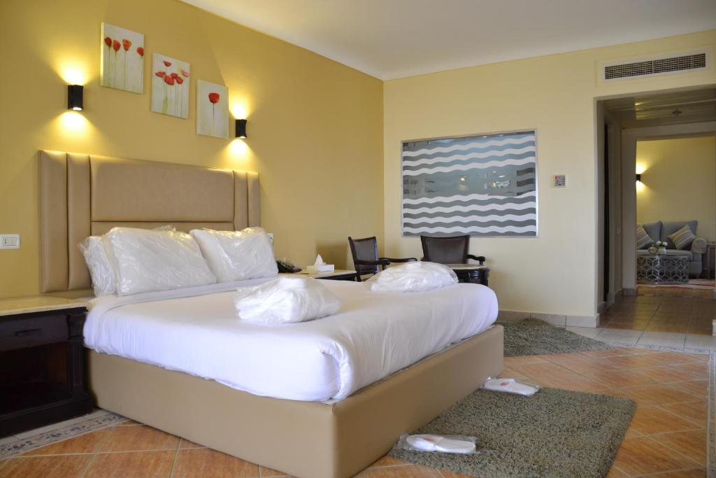 Postel nebo postele na pokoji v ubytování Royal Regency Club - Ultra All Inclusive