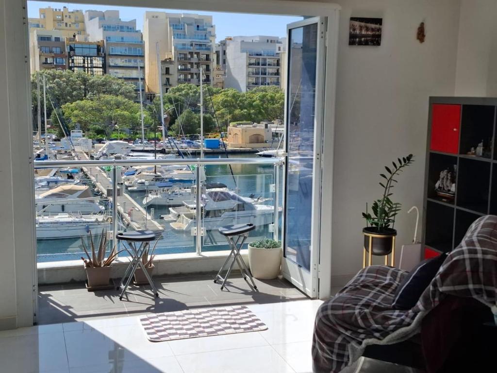 Posedenie v ubytovaní Luxury Seafront Apartment 3BR Ta Xbiex
