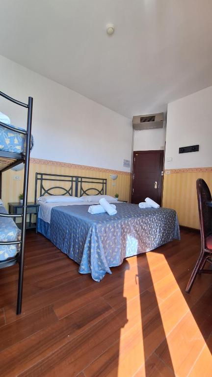 Postel nebo postele na pokoji v ubytování Hotel Regina Fronte Mare