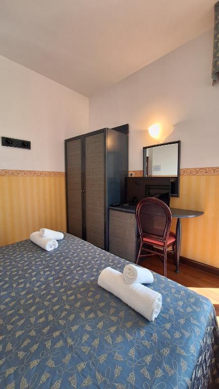 Postel nebo postele na pokoji v ubytování Hotel Regina Fronte Mare