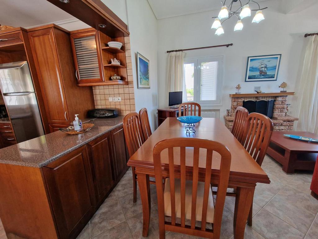 Kuchyň nebo kuchyňský kout v ubytování The Mirador Boutique Villa with Scenic Sea View