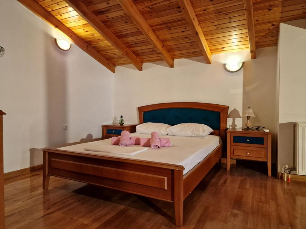 Postel nebo postele na pokoji v ubytování The Mirador Boutique Villa with Scenic Sea View