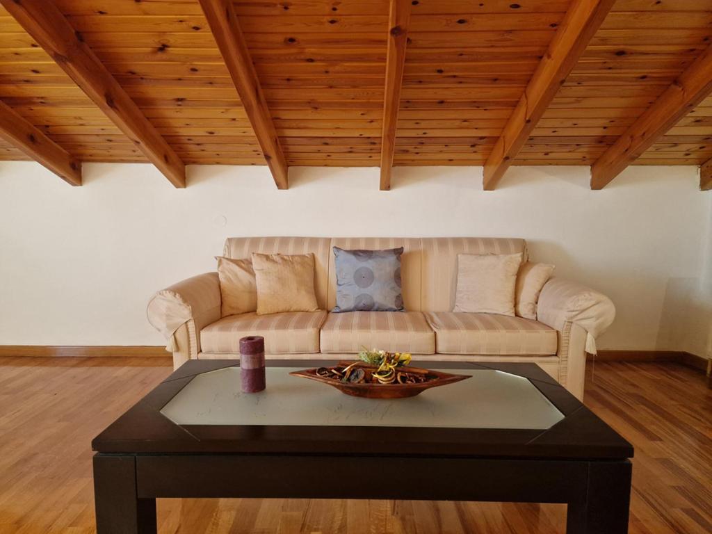 Posezení v ubytování The Mirador Boutique Villa with Scenic Sea View