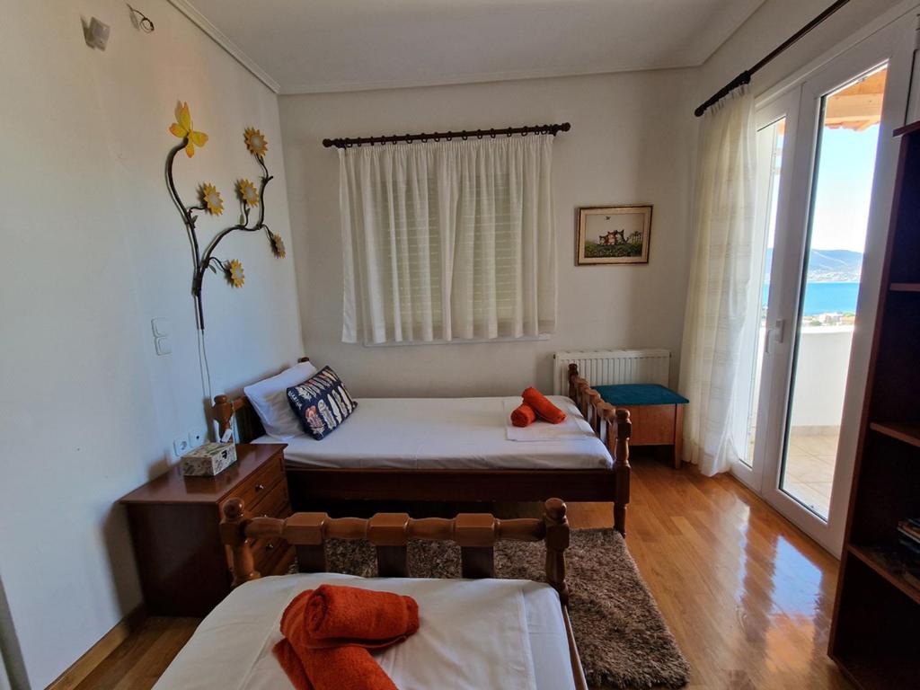 Postel nebo postele na pokoji v ubytování The Mirador Boutique Villa with Scenic Sea View