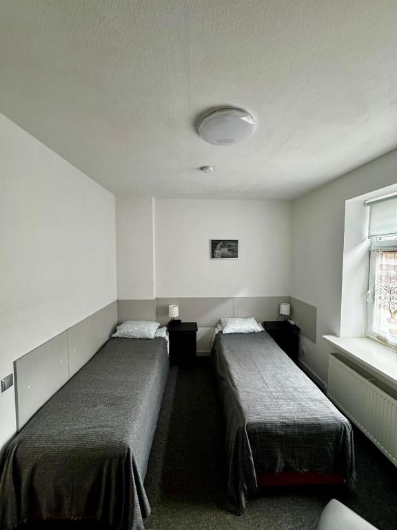 Postel nebo postele na pokoji v ubytování Vecpilsētas hostelis