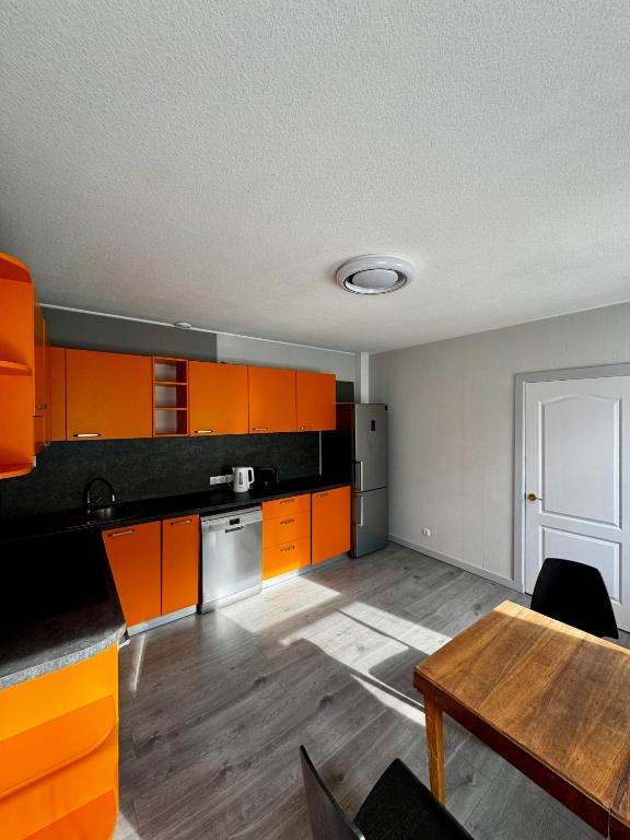 Kuchyň nebo kuchyňský kout v ubytování Vecpilsētas hostelis