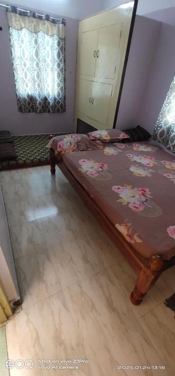 Voodi või voodid majutusasutuse Shree chendur Residency AC ROOMS toas