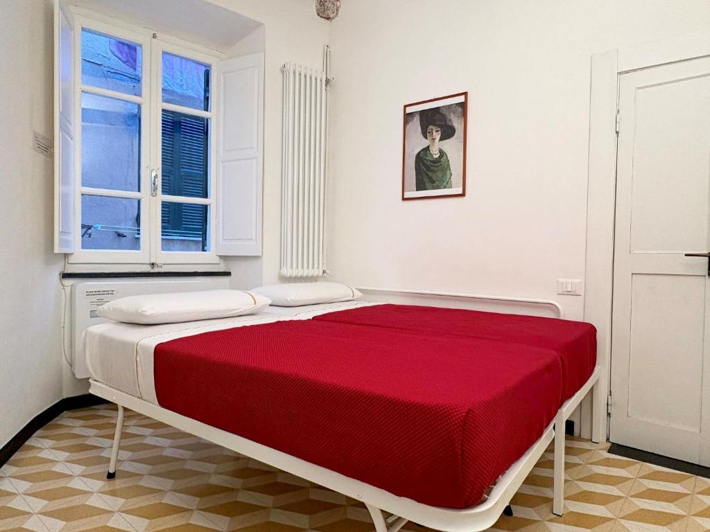 Postel nebo postele na pokoji v ubytování Marina Apartment, Unique, Authentic, Beachfront, 2 Aircondo BDR , 2BHT, easy to Train or 300mt walk from Private Parking