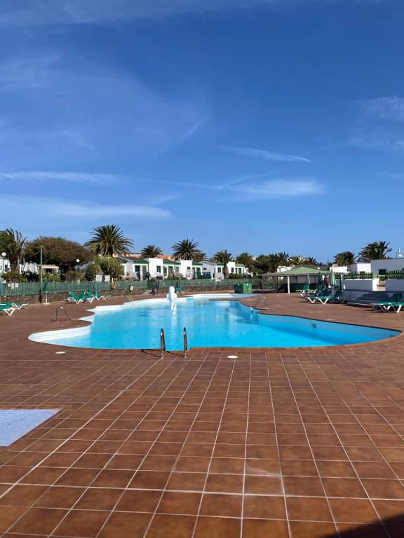 a large swimming pool with a fountain in the middle at Casa Gioeli Cocosol in Costa de Antigua