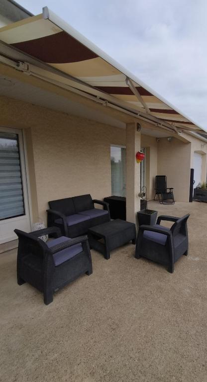 Posezení v ubytování La Maison au bord de Saône