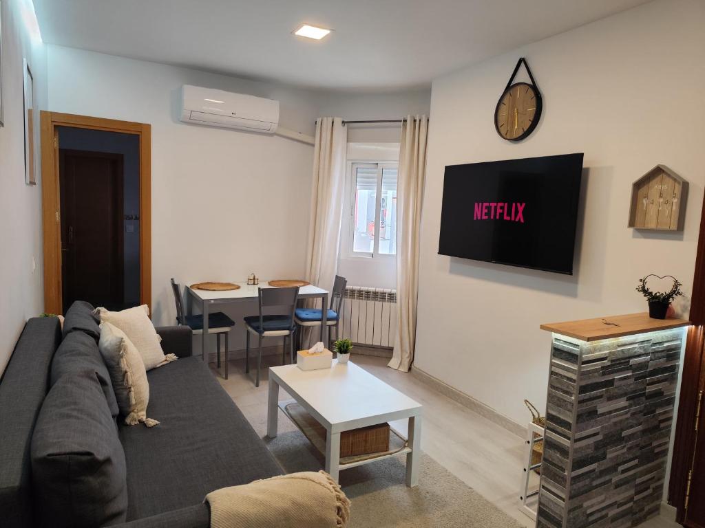 TV a/nebo společenská místnost v ubytování Cozy Apartment in the heart of Madrid