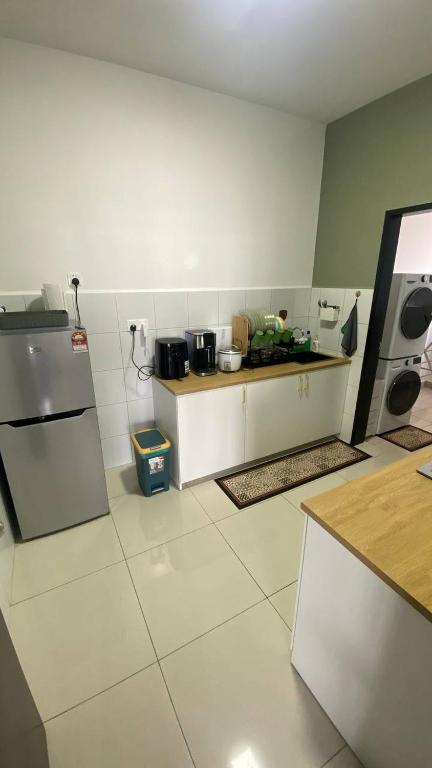 Kuchyň nebo kuchyňský kout v ubytování Sky Oasis, KL View, Precint 15 Putrajaya