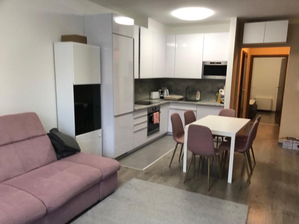 Kuchyňa alebo kuchynka v ubytovaní Ádám Guesthouse I.