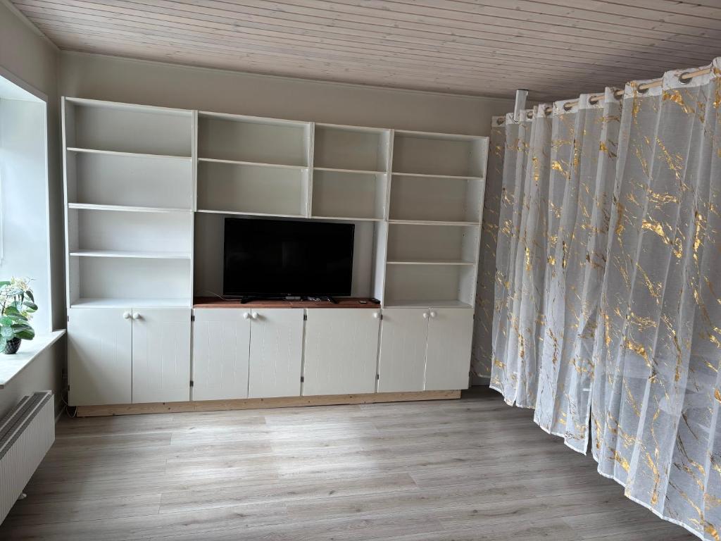 TV a/nebo společenská místnost v ubytování Stay in Brøns