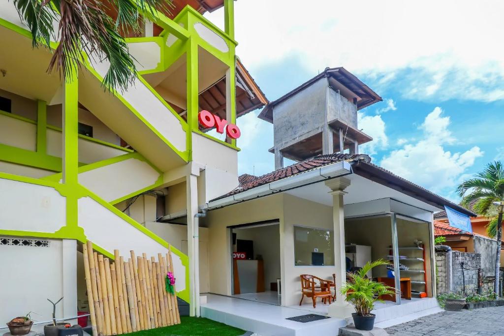 a view of the outside of a house at OYO 2184 Nan Berlian Inn in Legian