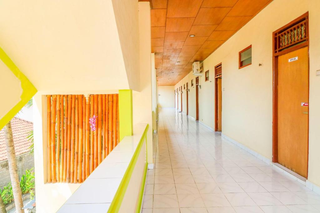 an empty hallway in a school building at OYO 2184 Nan Berlian Inn in Legian