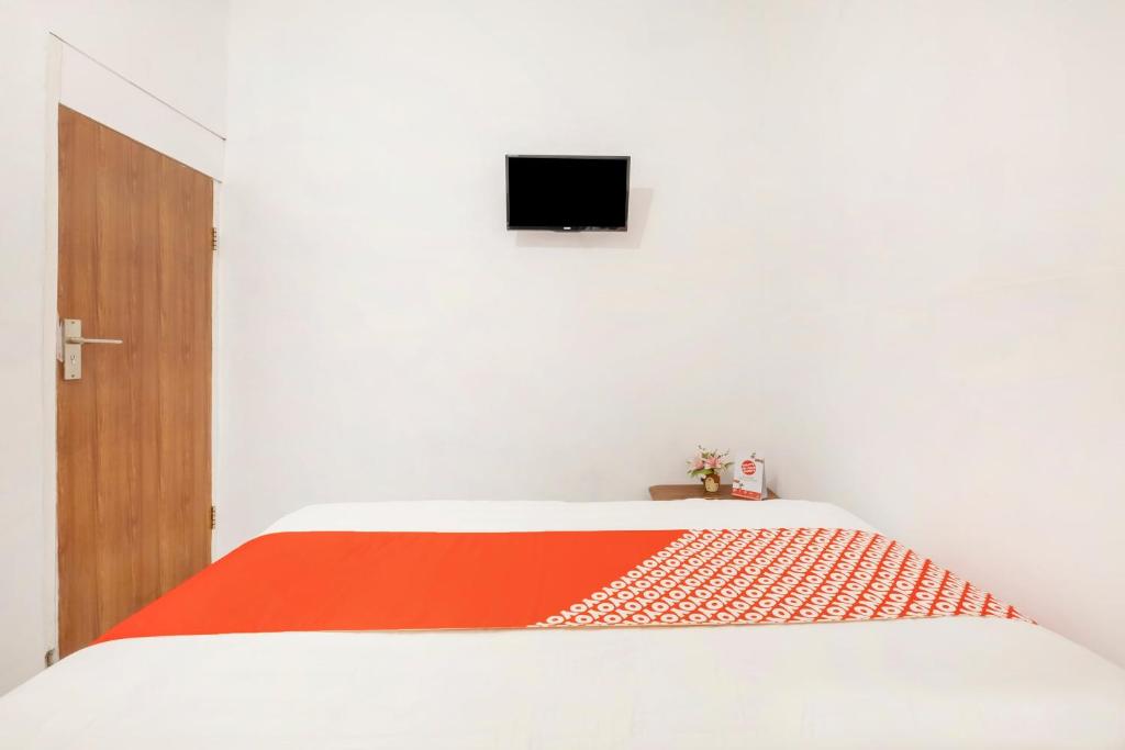 Postel nebo postele na pokoji v ubytování OYO 2394 Hotel Brosta