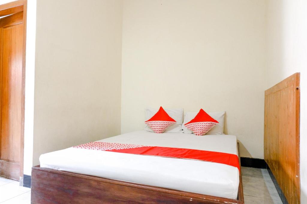 Postel nebo postele na pokoji v ubytování OYO 2643 Hotel Graha Prima
