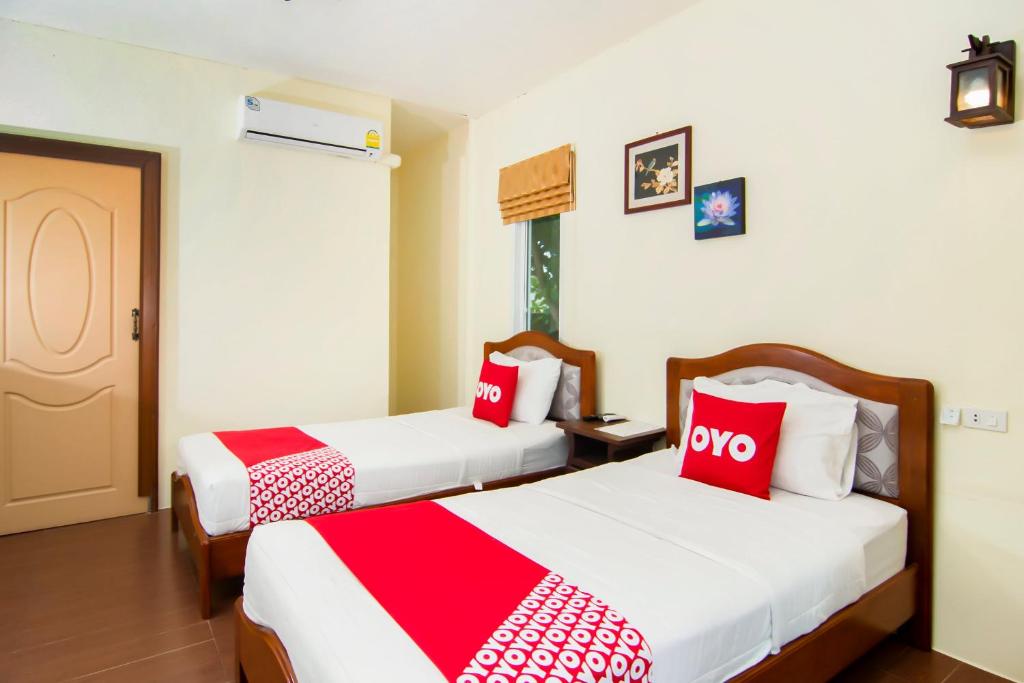 Postel nebo postele na pokoji v ubytování OYO 607 Nawang Resort