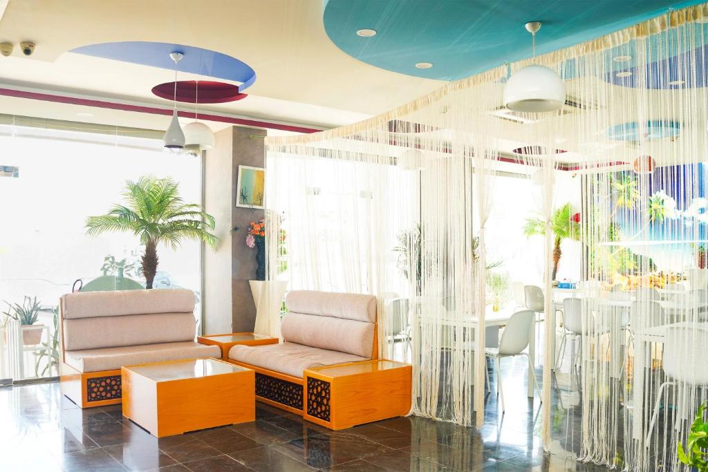 Posezení v ubytování Palette Muscat Al Bayrahaa