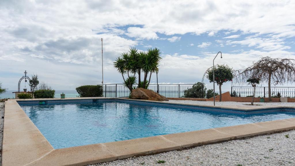 The swimming pool at or close to VILLA CANTARES