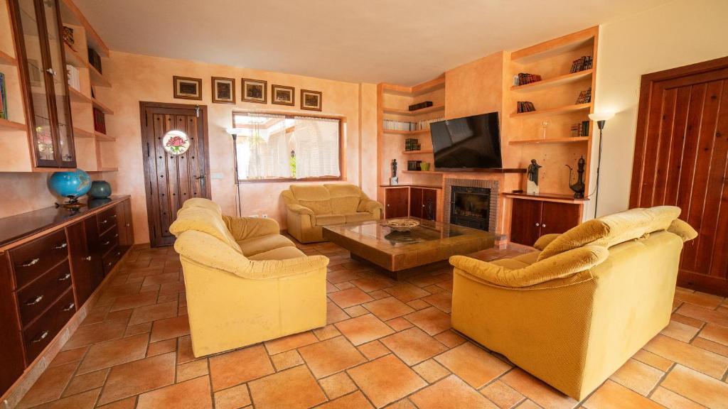 A television and/or entertainment centre at VILLA CANTARES