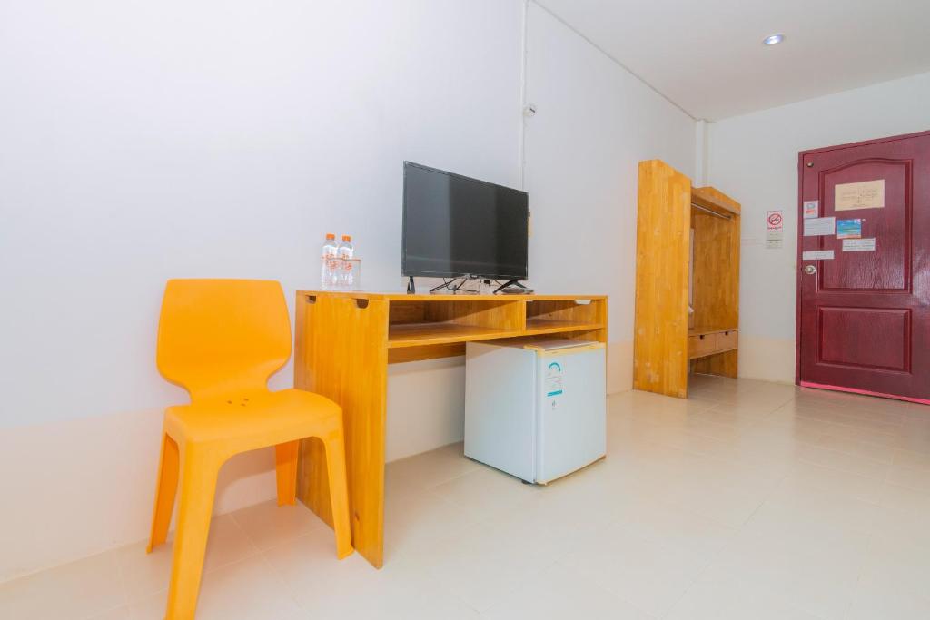 TV a/nebo společenská místnost v ubytování Koh Lak Resort