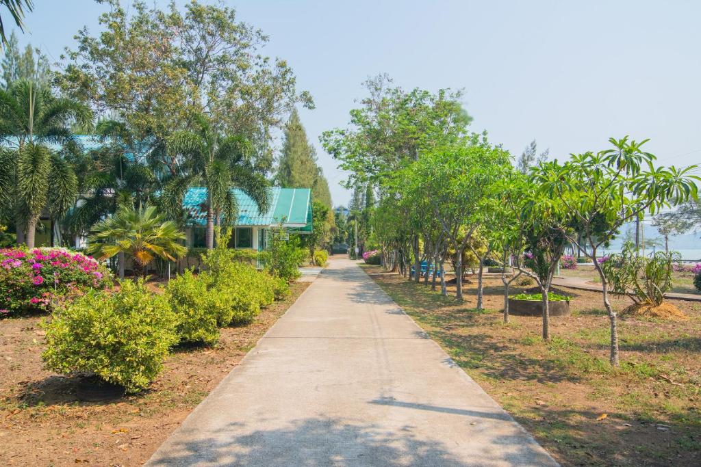 Zahrada ubytování Koh Lak Resort