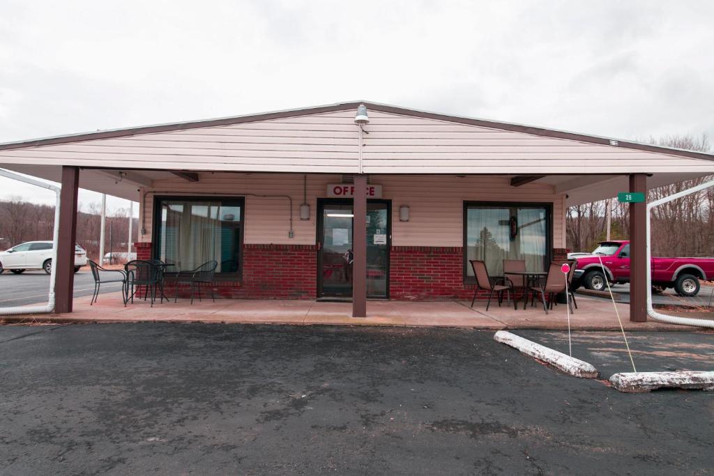 Φωτογραφία από το άλμπουμ του OYO Hotel Dalton PA I-81 σε Craig