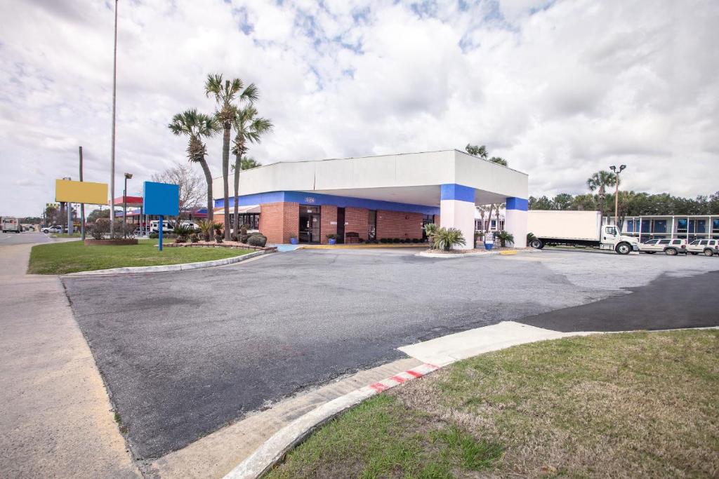 Φωτογραφία από το άλμπουμ του OYO Hotel Lake Park-Valdosta I-75 σε Lake Park