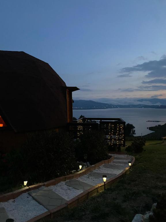 Příroda nedaleko luxury tent