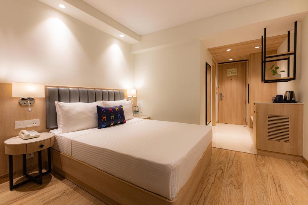 Postel nebo postele na pokoji v ubytování Keys Prima by Lemon Tree Hotels, Pimpri, Pune